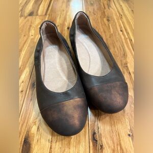 Dansko Women's Lisanne Chocolate‎ Brown Leather Ballet Flats Size 37 Size 7